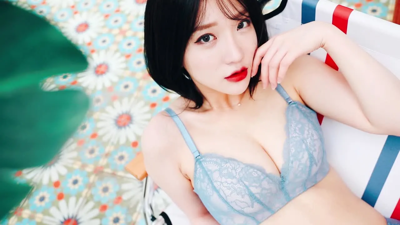 Son Ye-Eun cosplay album Son Ye-Eun - Loozy Summer Caravan - Video 68
