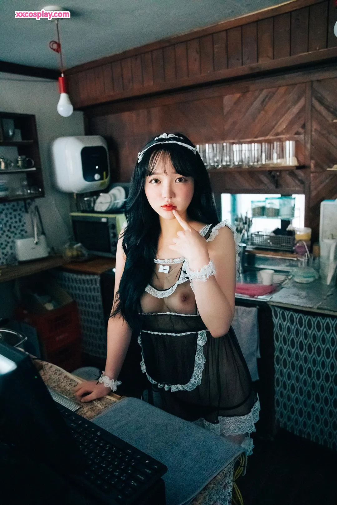Son Ye-Eun - Maid Café Fétichiste