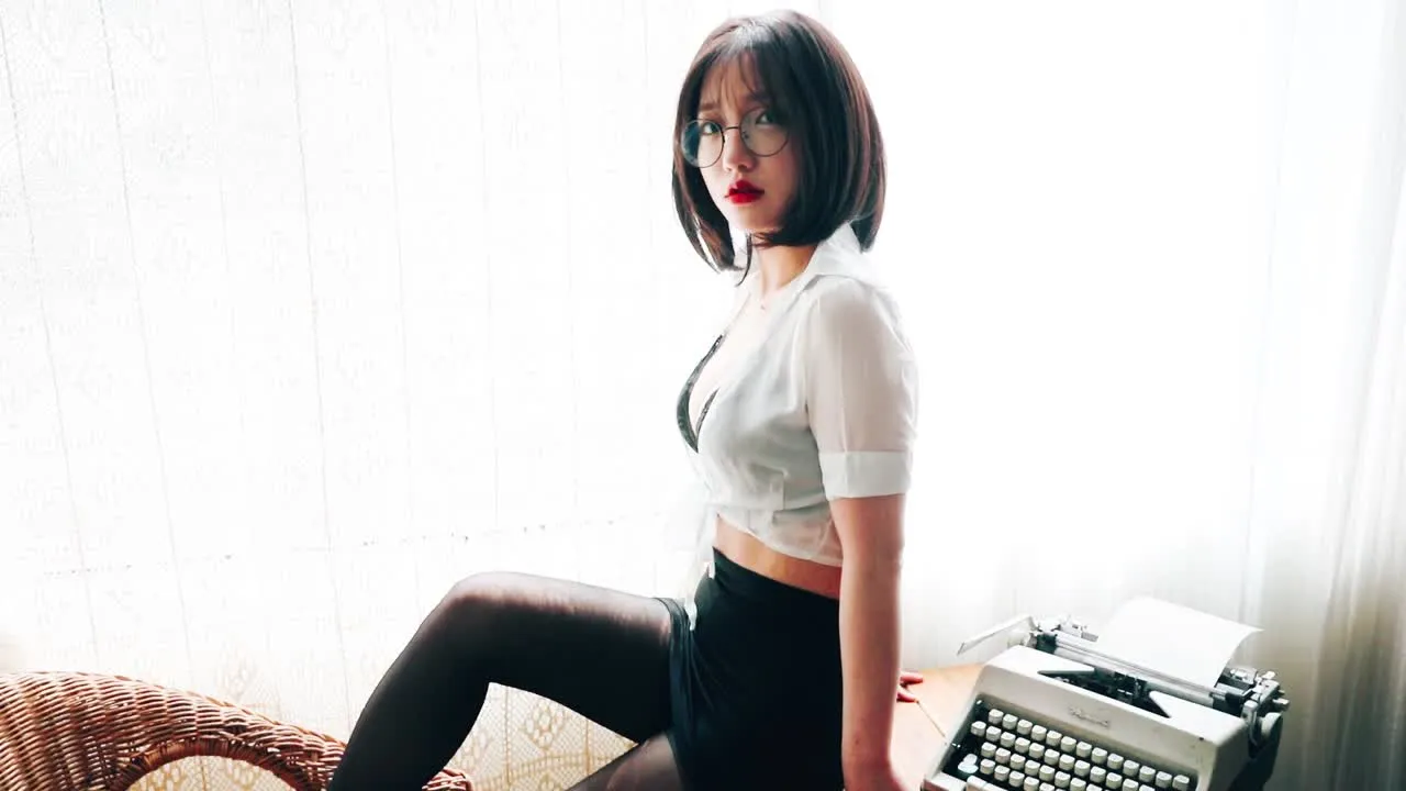 Son Ye-Eun cosplay album Son Ye-Eun：Vids 內衣寫真 - Video 3