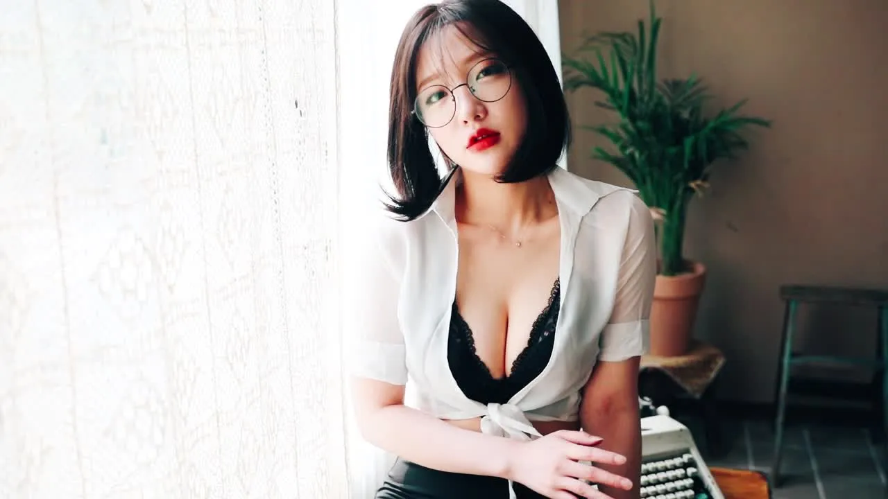 Son Ye-Eun cosplay album Son Ye-Eun：Vids 內衣寫真 - Video 5