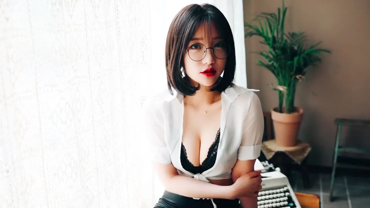 Son Ye-Eun cosplay album Son Ye-Eun：Vids 內衣寫真 - Video 6