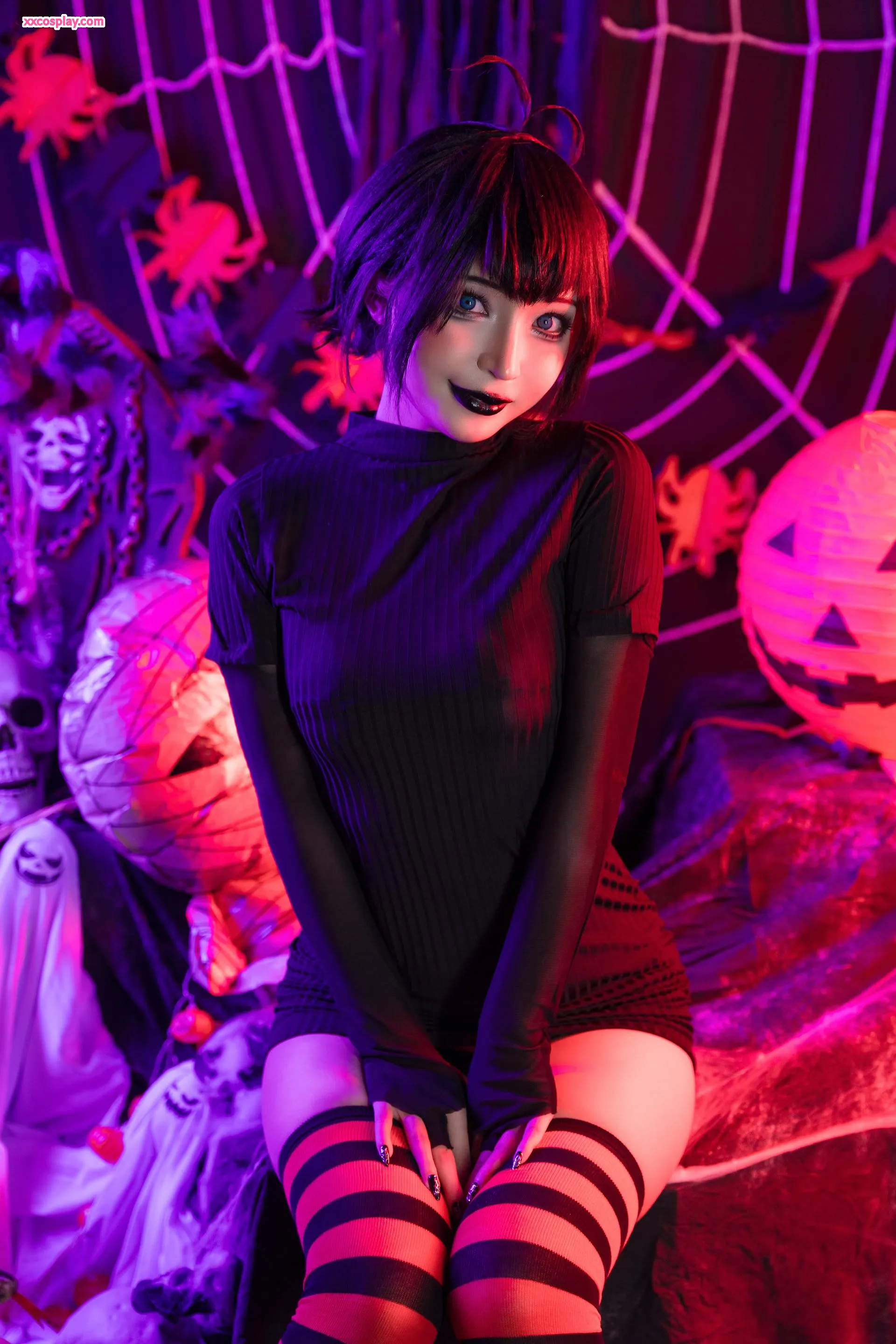 Umeko J: Cosplay Halloween Mavis Menggoda