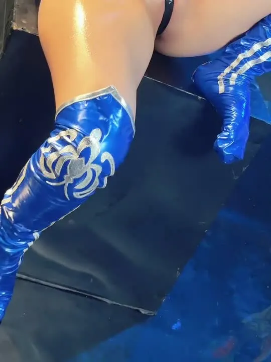 Umeko J cosplay album Umeko J: Cosplay Kitana - Video 126