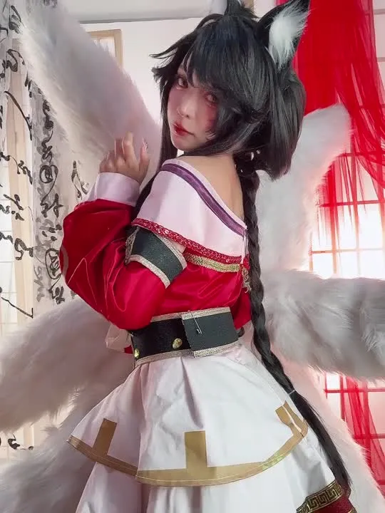 Umeko J cosplay album Umeko J 化身 Ahri - 英雄联盟 Cosplay - Video 125