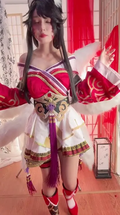 Umeko J cosplay album Umeko J 化身 Ahri - 英雄联盟 Cosplay - Video 127