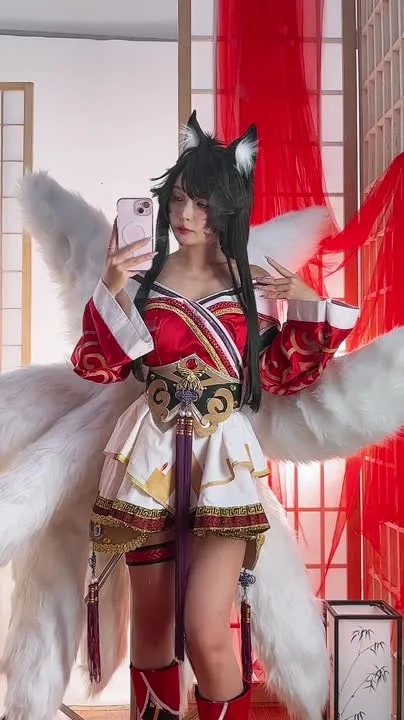 Umeko J cosplay album Umeko J 化身 Ahri - 英雄联盟 Cosplay - Video 128