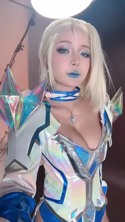 Umeko J cosplay album Umeko J as Emma Frost - Video 112