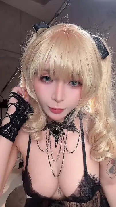 Umeko J cosplay album Umeko J Gothic Lace Lingerie - Video 101
