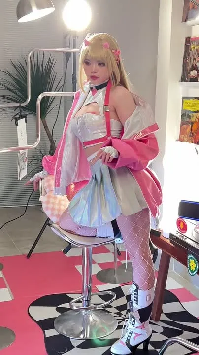 ZinieQ cosplay album Bonus ZinieQ: Gravure Lingeri Putih yang Ceria - Video 11