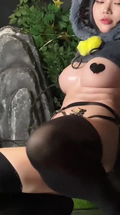 ZinieQ cosplay album ZinieQ - Umbreon Cosplay - Video 51