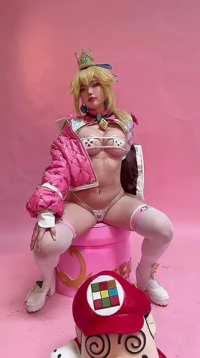 ZinieQ cosplay album ZinieQ - Cosplay Prinsesa Peach - Video 42
