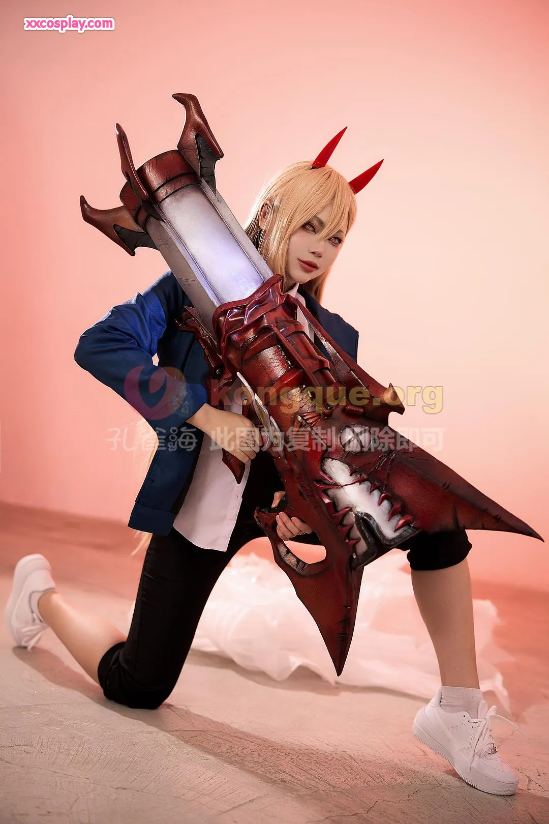 ZinieQ bilang Power mula sa Chainsaw Man