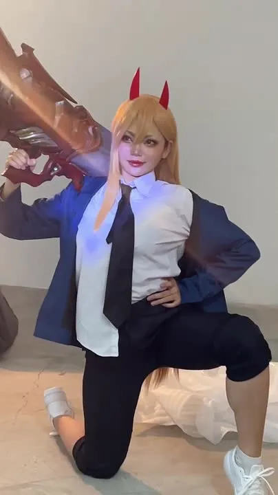 ZinieQ cosplay album ZinieQ sebagai Power dari Chainsaw Man - Video 39