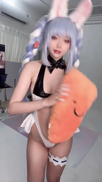 ZinieQ cosplay album ZinieQ : Hololive Usada Pekora Bunny Girl - Video 18