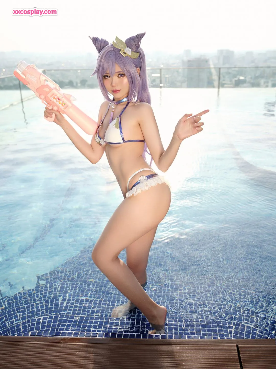 ZinieQ: Keqing Swimsuit Cosplay