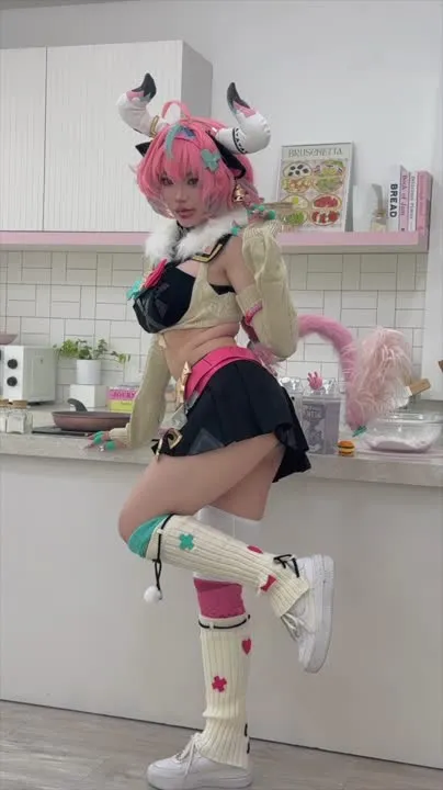 ZinieQ cosplay album ZinieQ 扮演 Burnice（絕區零） - Video 53