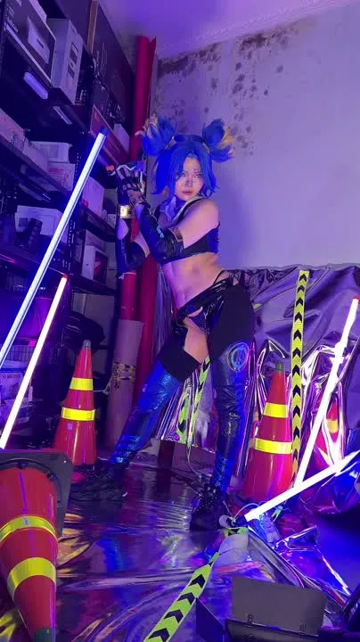 ZinieQ cosplay album ZinieQ - Neon (无畏契约) - Video 43