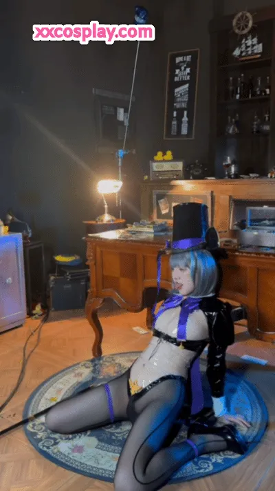 kaOri: Seductive Latex Magician