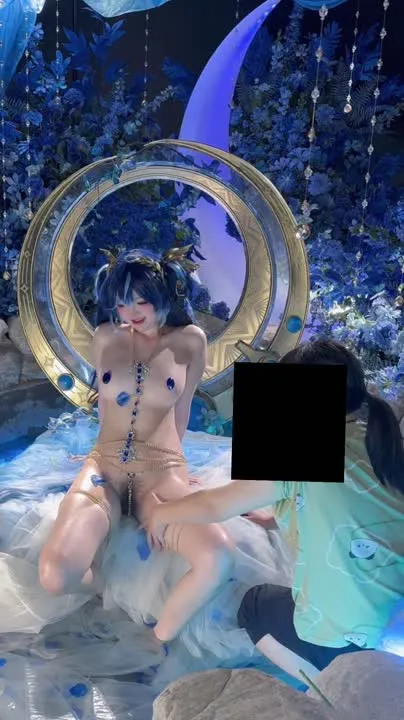 kaOri cosplay album kaOri sebagai Furina: Keanggunan Bulan Tersembunyi - Video 63