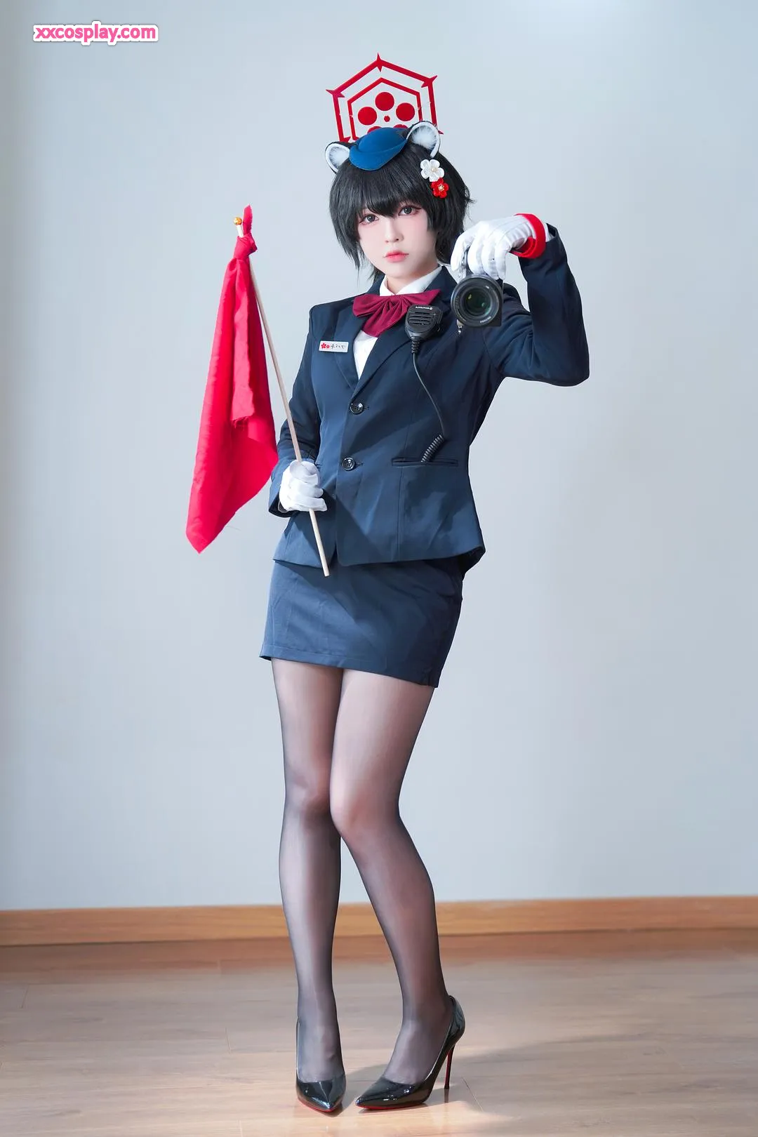 Banbanzi as Izuna: Sultry Stewardess Self-Shots