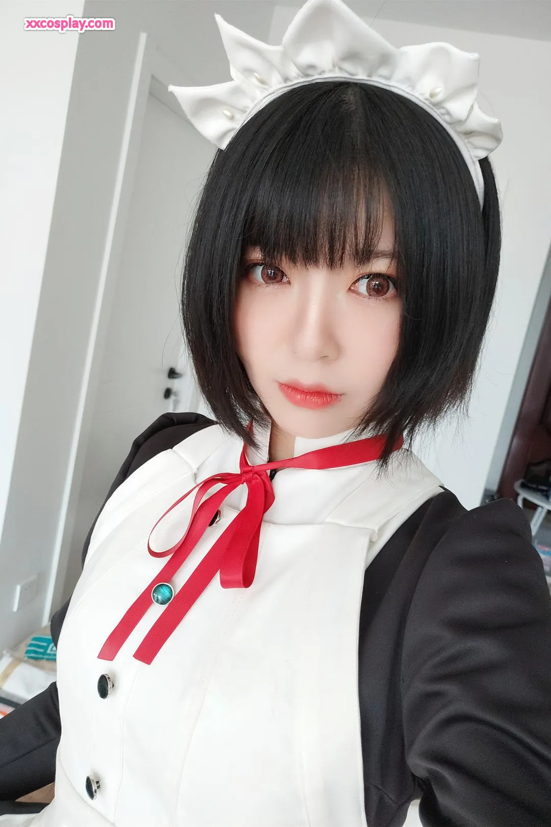 Banbanzi's Elegant Maid Cosplay