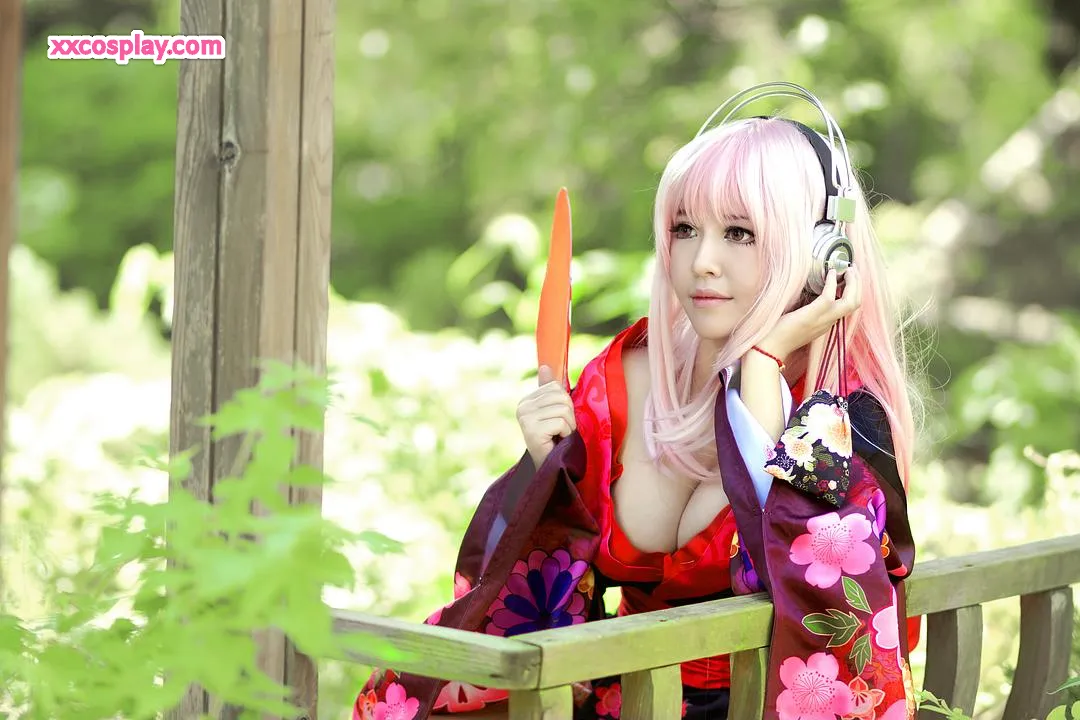 Banbanzi's Super Sonico Gravure