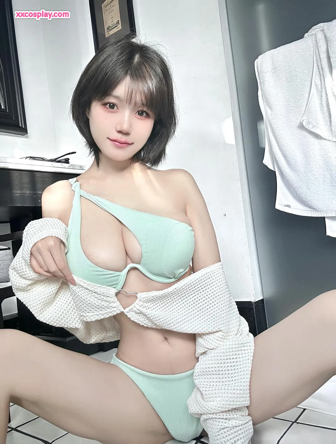 Chiyo Ogura Baju Renang Bikini Hijau Minta Bilik Mandi