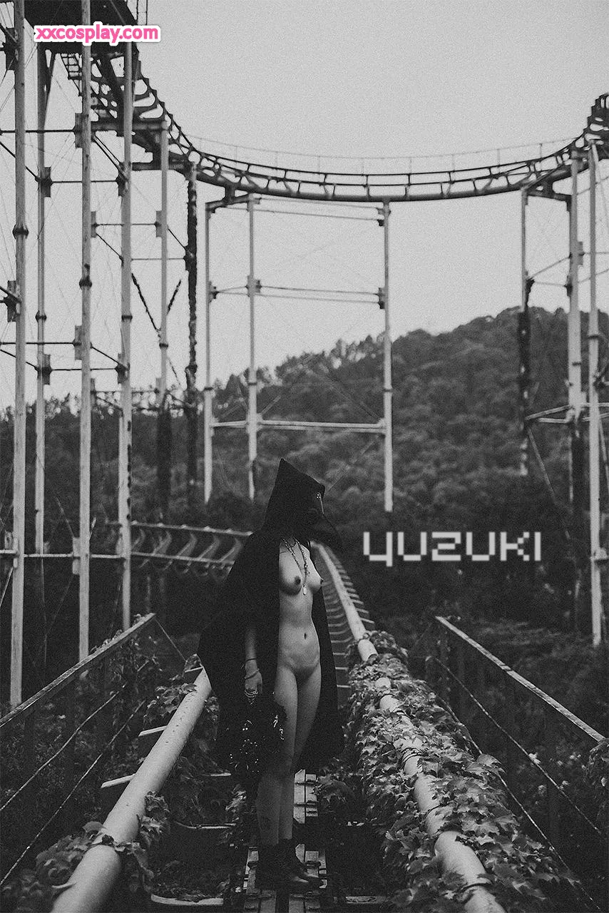 Yuzuki: Enigmatic Plague Doctor in Abandoned Amusement Park