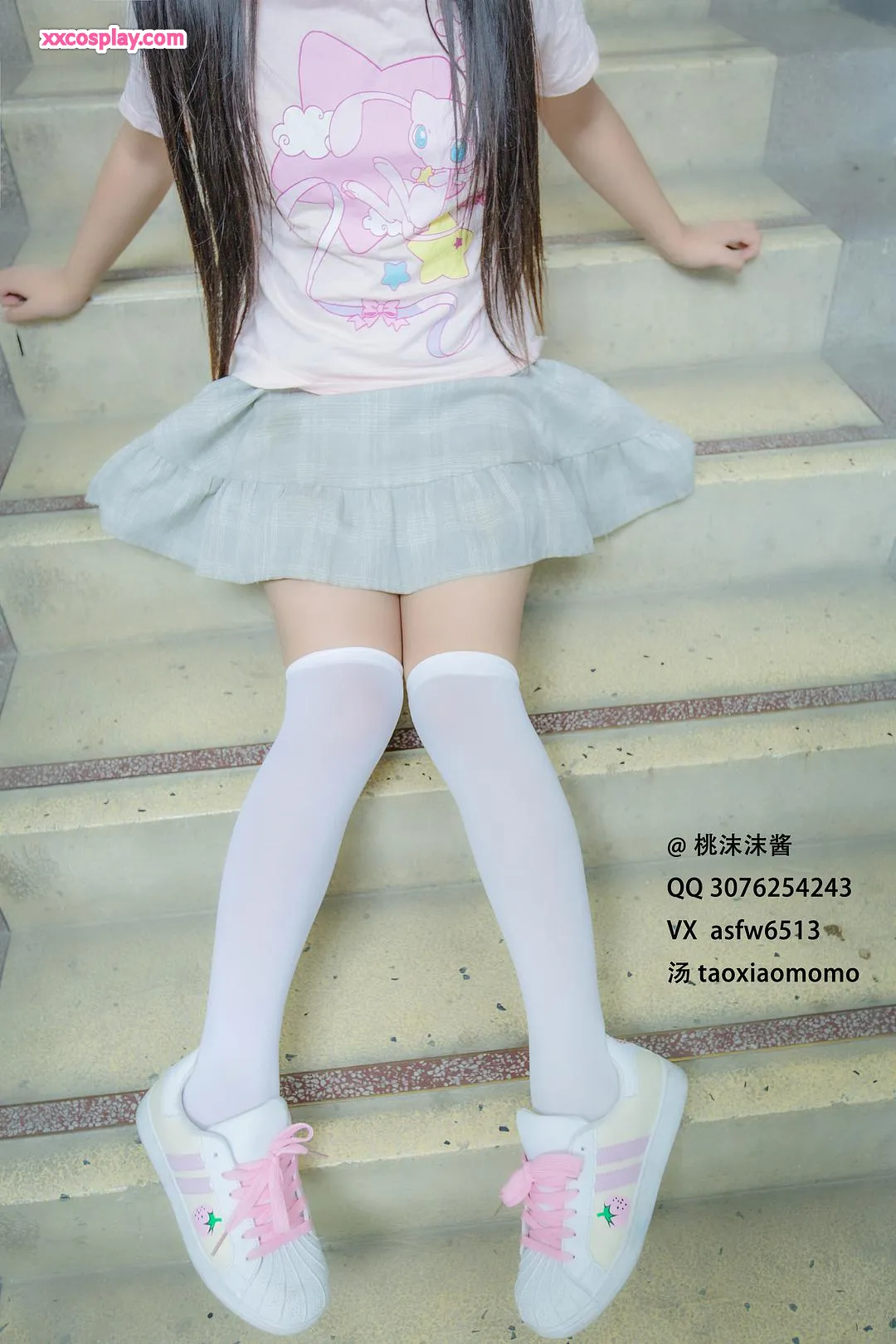 Tao Xiaomomo's School Stairs Seduction