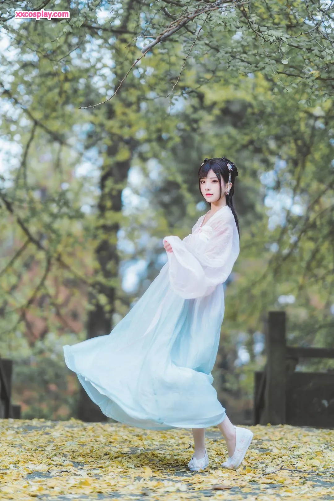Yingtao Miao's Ginkgo Hanfu Reverie